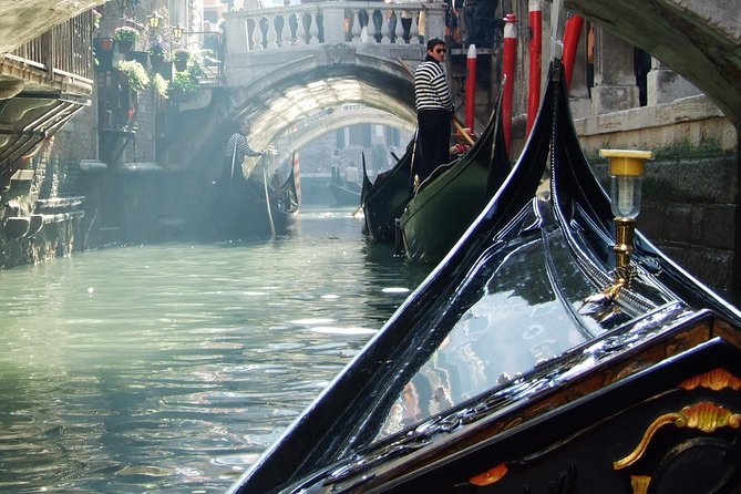 Romantic Venice: 30 Minute Gondola Ride with Serenade - Accademia Bridge and the wooden crossing
