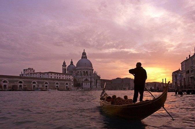 Romantic Venice: 30 Minute Gondola Ride with Serenade - How romantic is a shared gondola?
