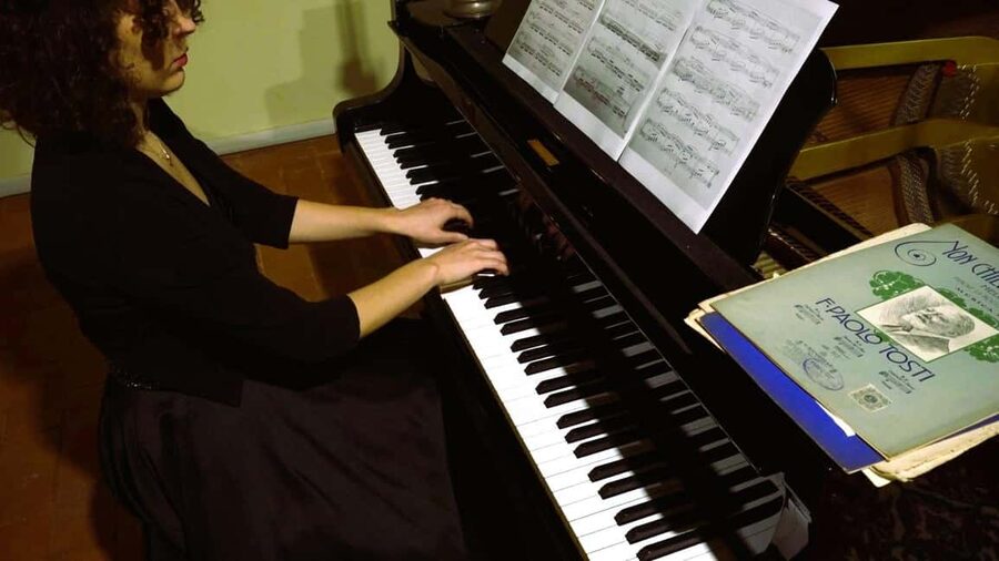 RomanticOpera concert in the artist's house on the hills and wine tasting - What the 1.5-hour schedule feels like