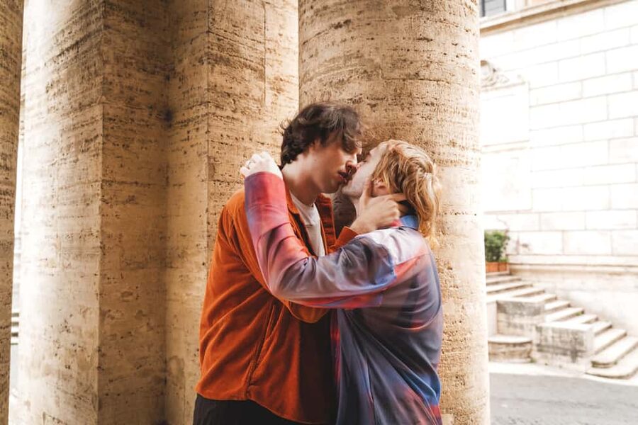 Rome: Couple Photoshoot Experience LGBTQ+ Friendly - Timing advice for a smoother session