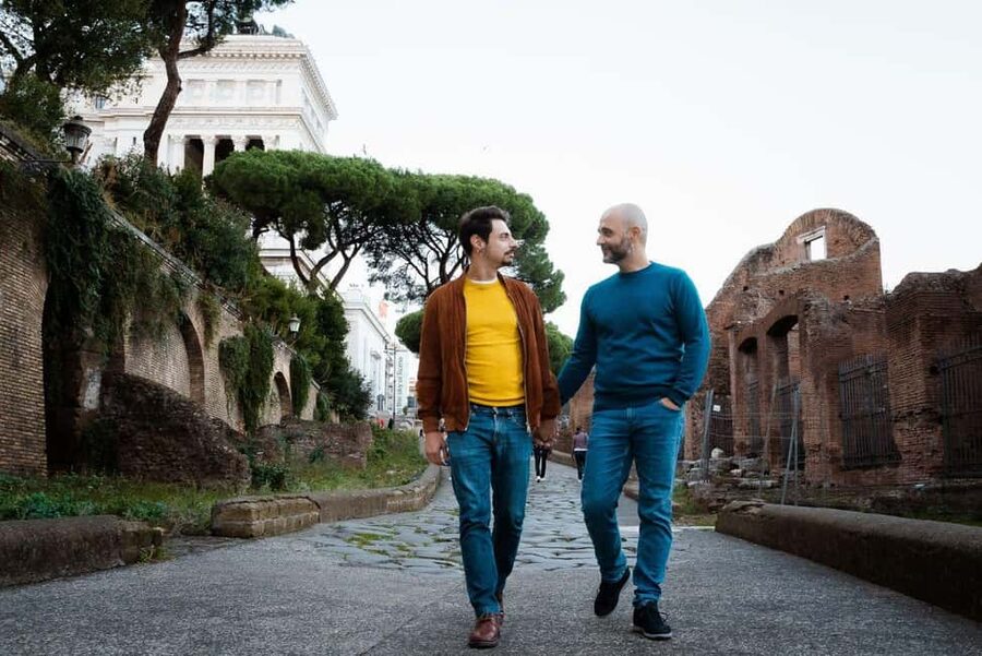 Rome: Couple Photoshoot Experience LGBTQ+ Friendly - What happens during the 45 to 60 minutes