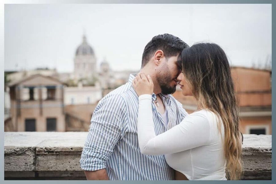Rome: Couple Photoshoot – Iconic & Romantic - How natural posing works if you feel awkward