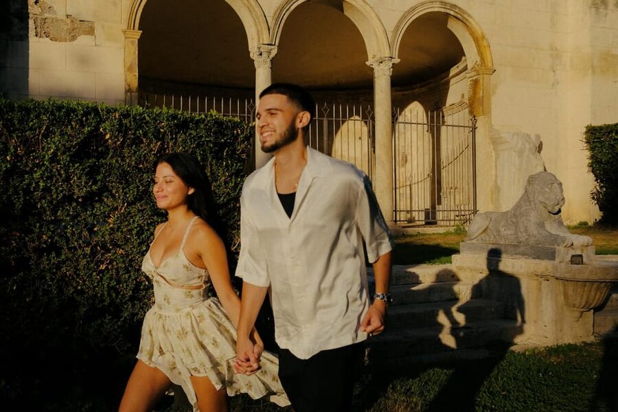 Rome: Personalized Private Couple Photoshoot Experience - Trastevere for streets instead of monuments