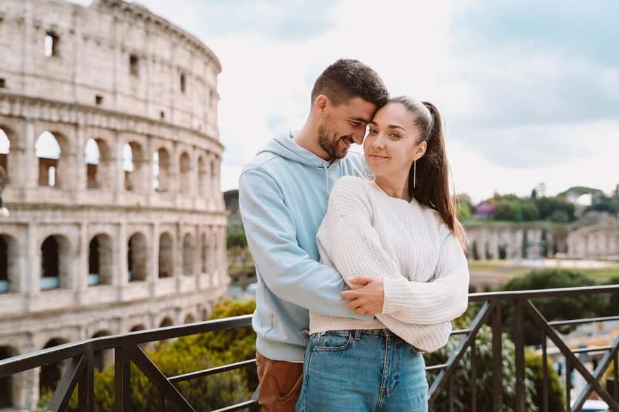 Rome: Romantic Couple Photoshoot Experience at the Colosseum - Why the Colosseum works so well in photographs