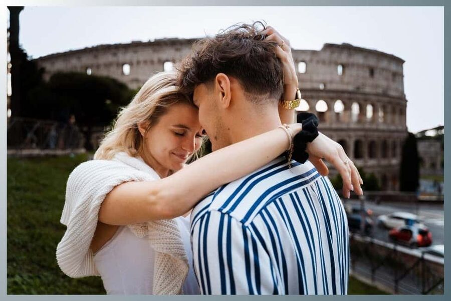 Rome: Romantic Couple Photoshoot Experience at the Colosseum - What the 40-minute photo stop feels like