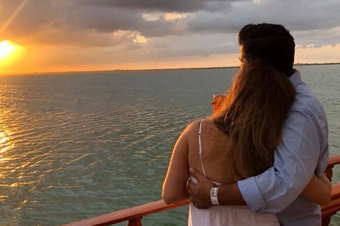 Sail Under Light of the Moon & Enjoy a Romantic Dinner in Spanish Galleon - Service Can Make or Break the Evening