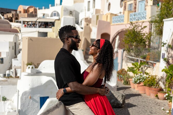 Santorini couple photoshoot with 50 edited photos! - Key points to know before you book