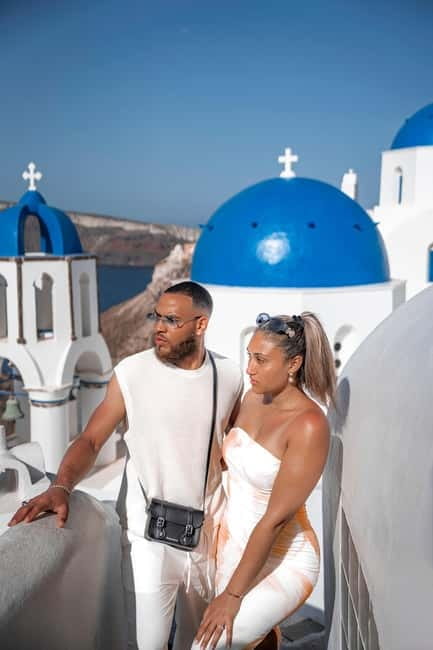 Santorini: Oia Private Couple Photoshoot with 35 Photos - Key points at a glance