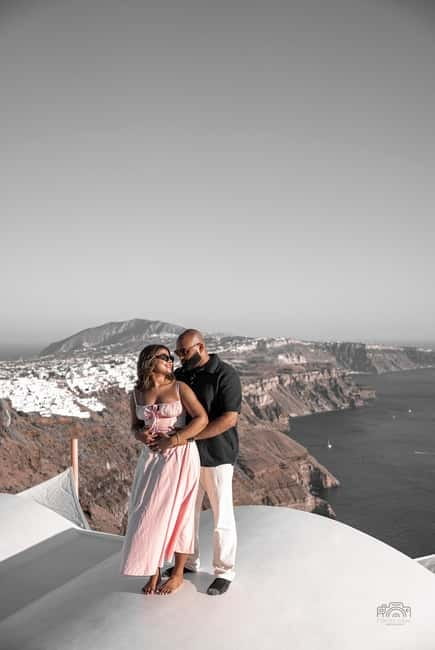 Santorini: Oia Private Couple Photoshoot with 35 Photos - Who should book this experience?