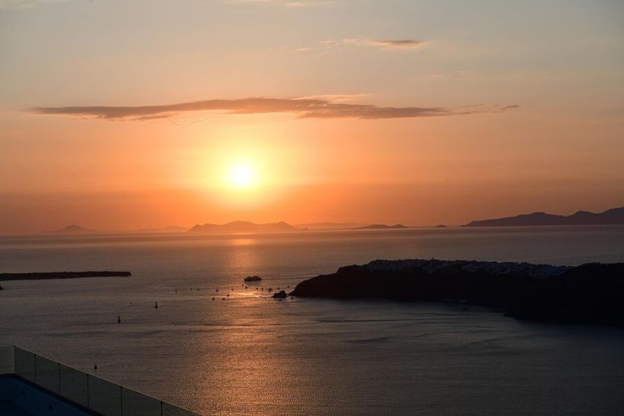 Santorini: Private Romantic Sunset Dinner with Caldera View - Key points to know