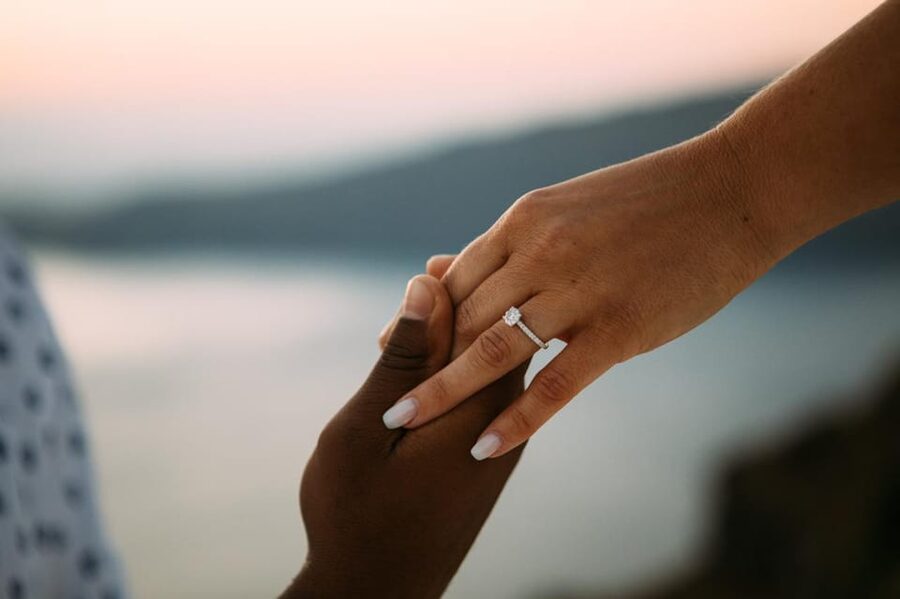 Santorini Proposal: A Luxury Photoshoot for Your Yes! Moment - The 45-minute flow, from nerves to portraits
