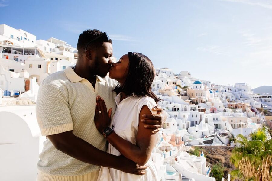 Santorini Proposal: A Luxury Photoshoot for Your Yes! Moment - Best times and settings for your proposal