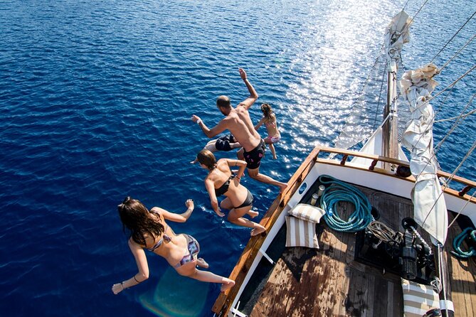 Santorini Sunset Dinner Cruise Including Nea Kameni Visit - Why this cruise works so well at sunset