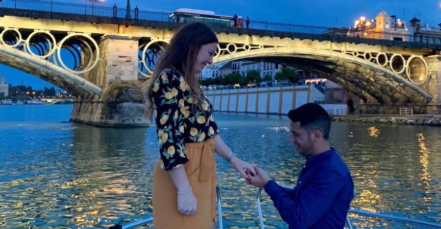 Sevilla: Romantic Boat Ride - The guide can shape the whole evening