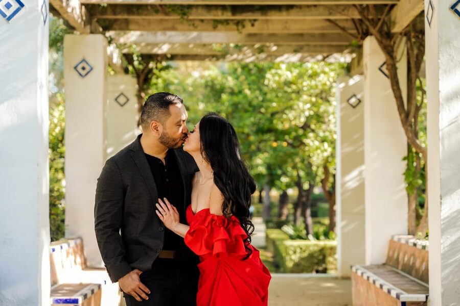 Seville: Romantic photoshoot for Couples - Seville as Your Backdrop