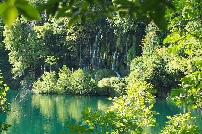 Split to Zagreb or airport Zagreb via Plitvice lakes for singles or couples - Key details at a glance