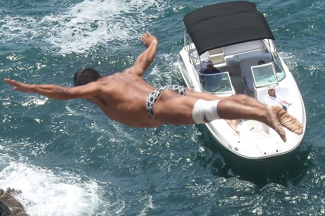 Sunset Dinner and Cliff Divers in Acapulco - La Quebrada and the cliff divers