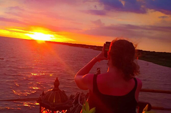 Sunset Dinner and drinks includes a Floating Village cruise tour. - The guides make a major difference