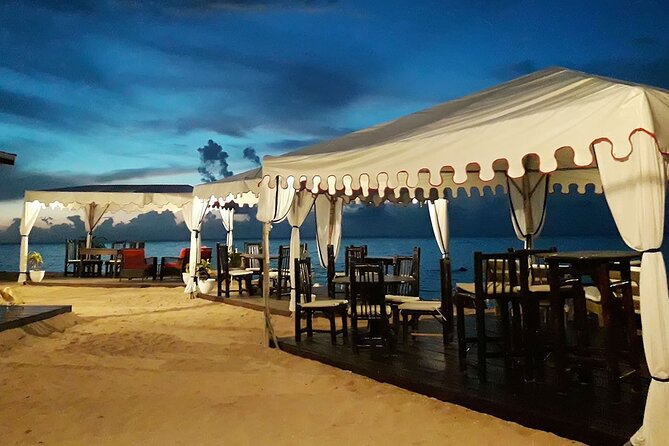 Sunset Dinner at Bamboo Beach Club - The cocktail demonstration comes first