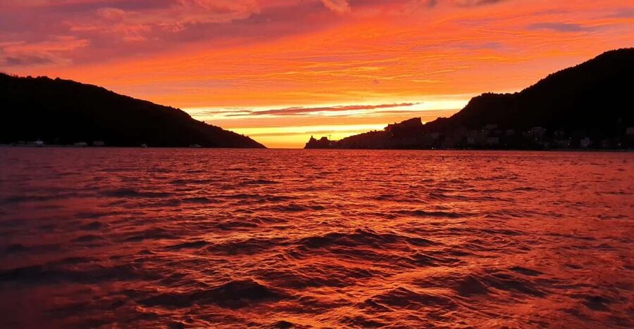 Sunset dinner boat tour in the Gulf of Poets - Porto Venere and the protected coast