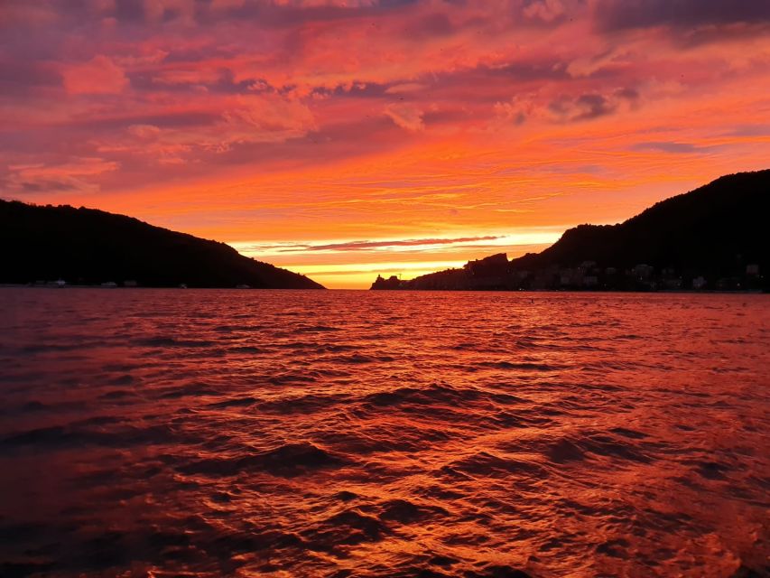 Sunset dinner boat tour in the Gulf of Poets - Swimming before the sun goes down