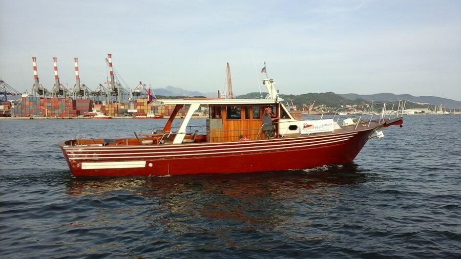 Sunset dinner boat tour in the Gulf of Poets - Who will enjoy this evening most