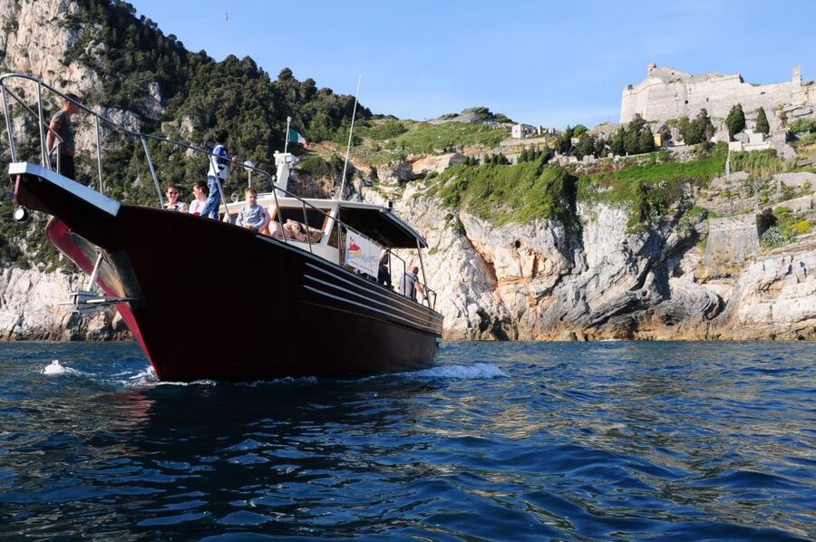 Sunset dinner boat tour in the Gulf of Poets - Seeing Palmaria, Tino, and Tinetto