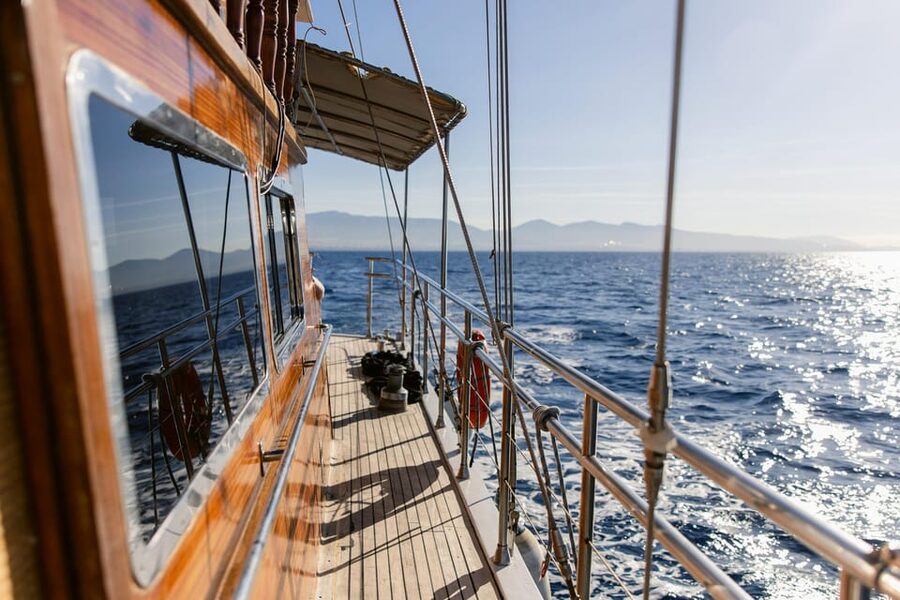 Sunset Dinner Cruise: Swim Stop, Drinks & Onboard Dining - What the onboard atmosphere is like