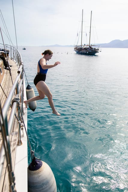 Sunset Dinner Cruise: Swim Stop, Drinks & Onboard Dining - Who should book this cruise?
