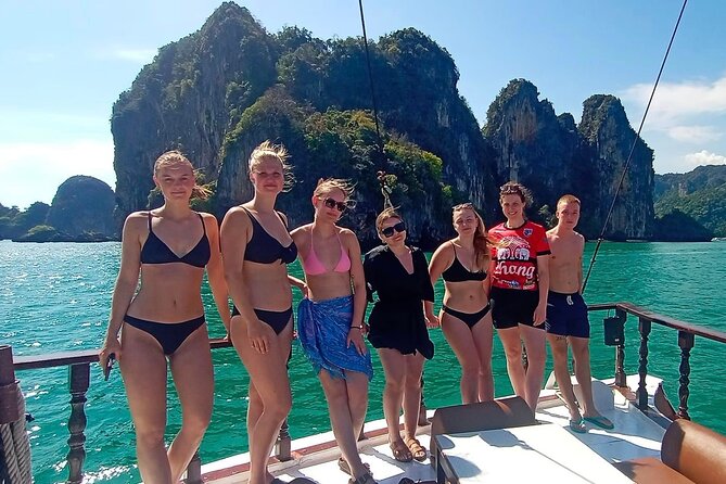 Sunset Dinner Cruise with night Swimming by Luxury Junk Boat - Service and group size
