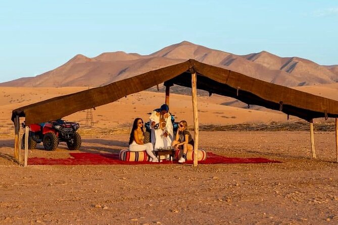 Sunset Dinner in Agafay Desert with show & Transfers - Timing, weather, and what to bring