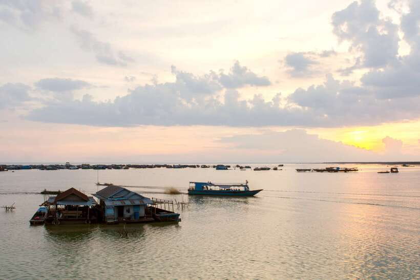 Sunset Dinner Tour: Tonle Sap Lake Floating Village - Sunset over Tonle Sap