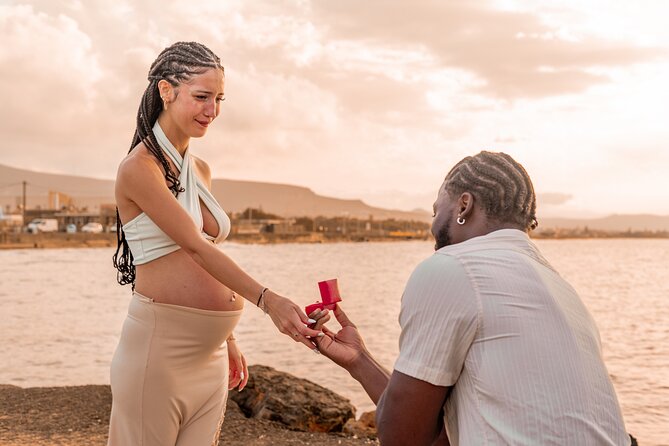 Surprise Engagement Photoshoot in Hersonissos - A Hersonissos proposal built around the surprise