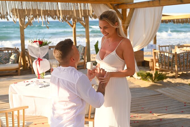 Surprise Engagement Photoshoot in Hersonissos - Should you book the surprise photoshoot?