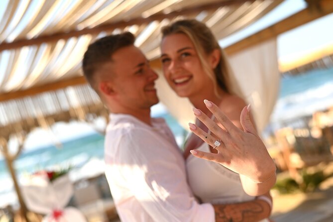 Surprise Engagement Photoshoot in Hersonissos - The proposal itself, then the photo session