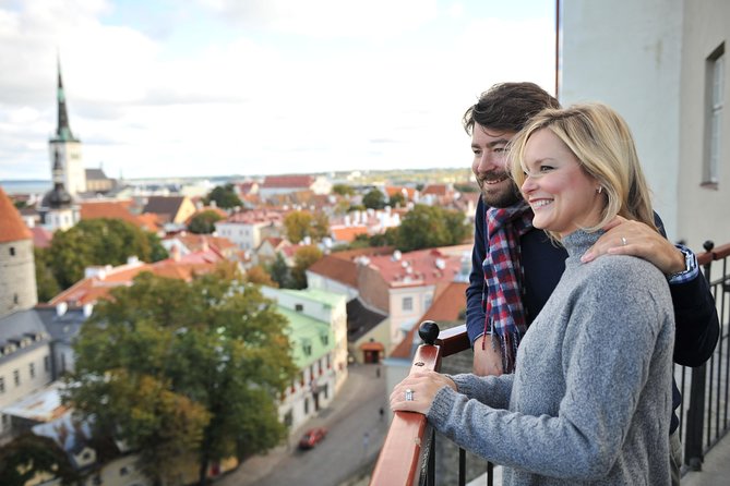 Tallinn 1 Hour Romantic Photo Tour - Why a one-hour photo walk works well in Tallinn