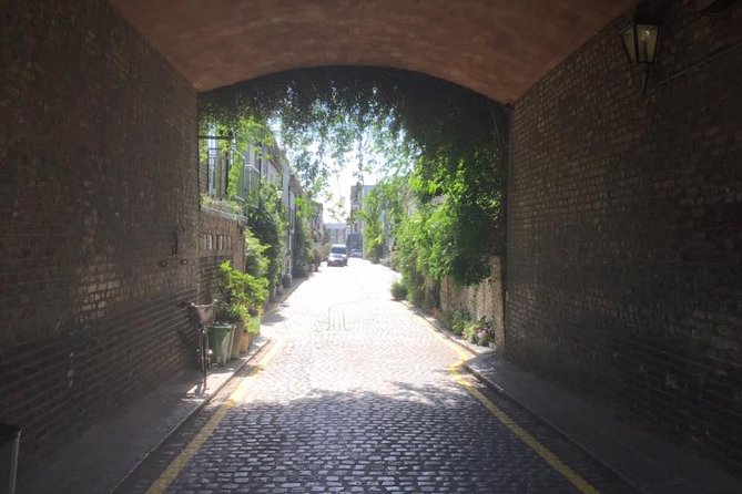 The Notting Hill, Bridget Jones, Love Actually & Four Weddings Tour of London - Walking and the Tube are part of the experience