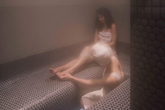 To sweat Madrid toxins in Hammam and enjoy the best couple massage downtown - The 10-minute shower and refresh