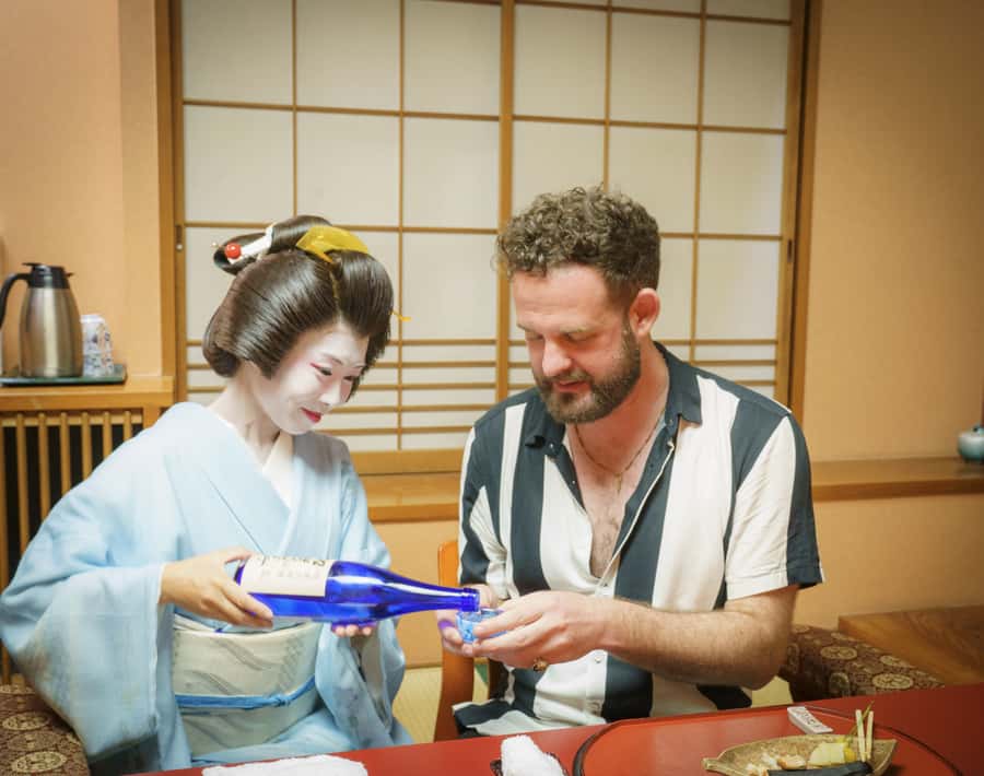 Tokyo: Private dinner with Geisha at a Member's only Ryotei - Starting in Kagurazaka with an English-speaking guide