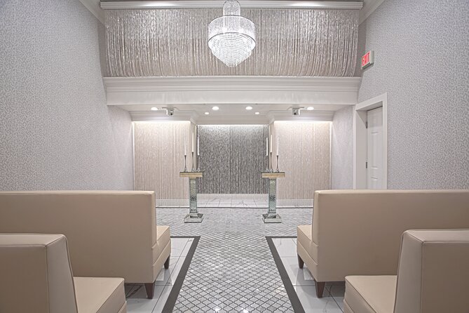 Traditional Las Vegas Wedding Package - Limousine service, beauty services, and attire
