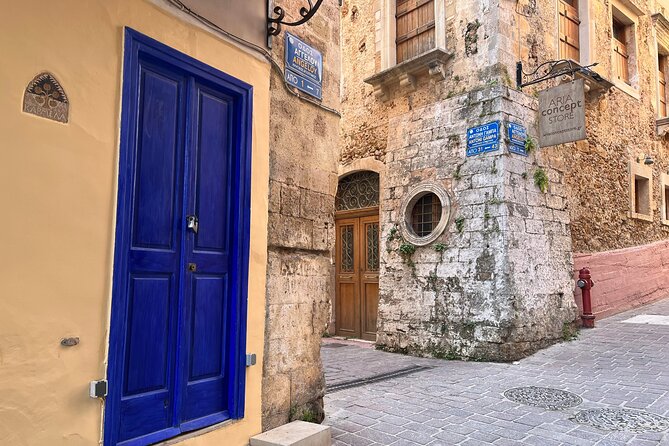 True Love in Chania: Self-Guided Romantic Puzzle Walk - The synagogue and the streets around Kondilaki