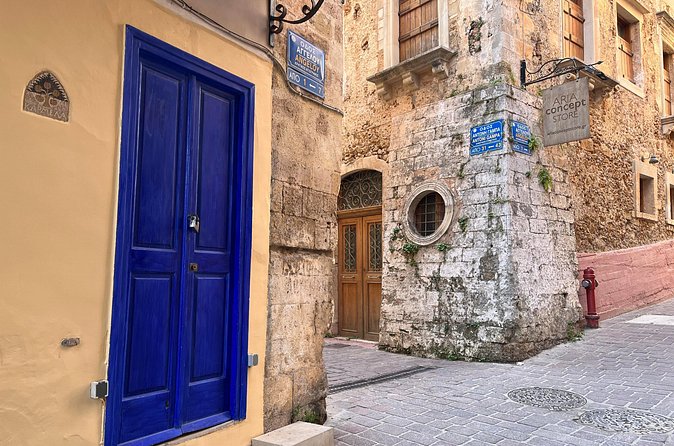 True Love in Chania: Self-Guided Romantic Puzzle Walk - The Hand Monument changes the mood