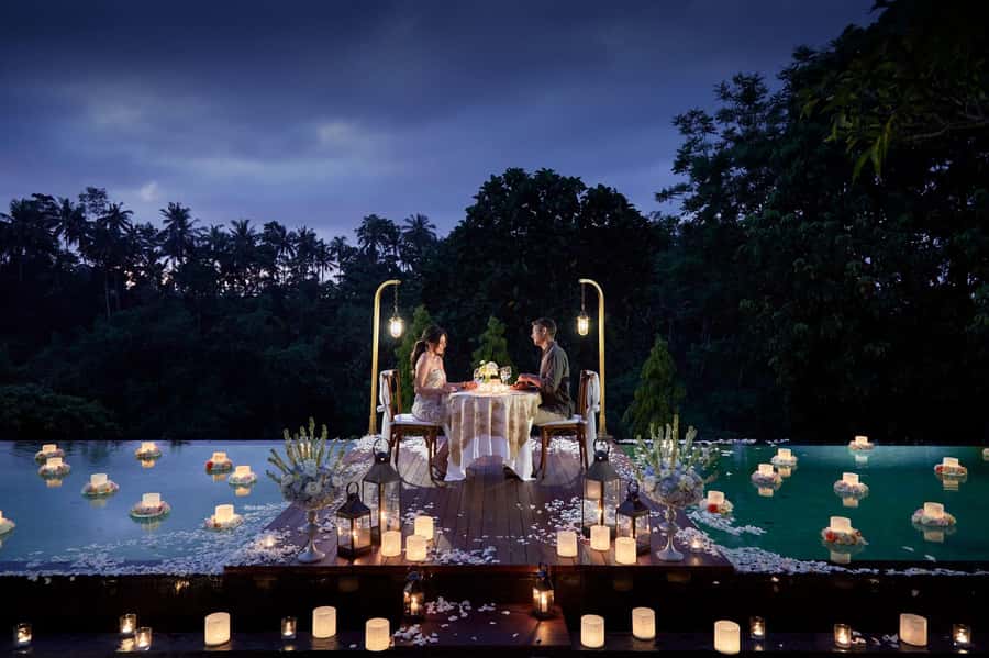 Ubud: Romantic Floating Dinner Under the Stars - A floating dinner made for two