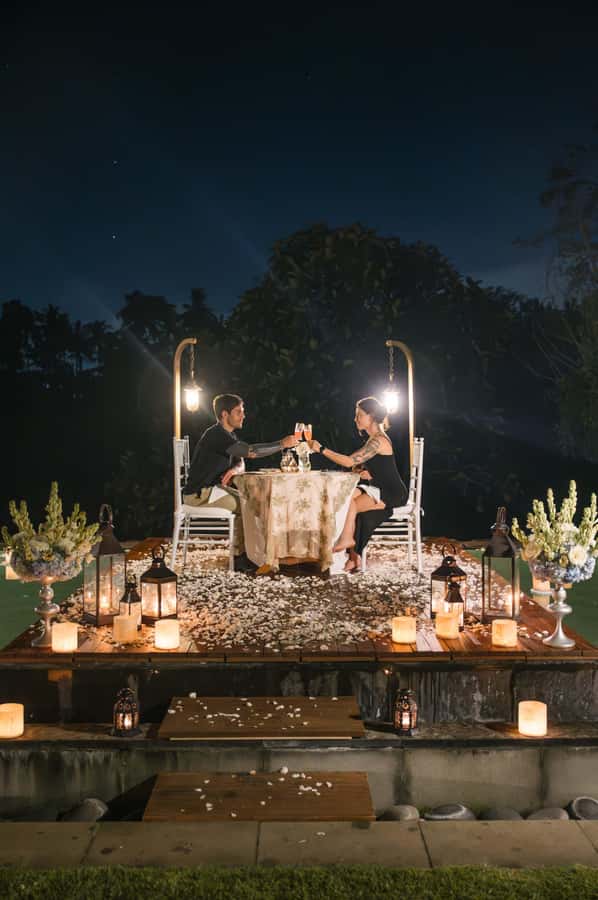 Ubud: Romantic Floating Dinner Under the Stars - What happens from 7 PM onward