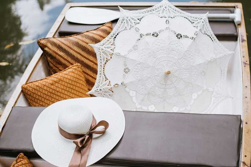 Ubud: Romantic Picnic on a Wooden Boat with Sparkling Wine - Who will enjoy this most