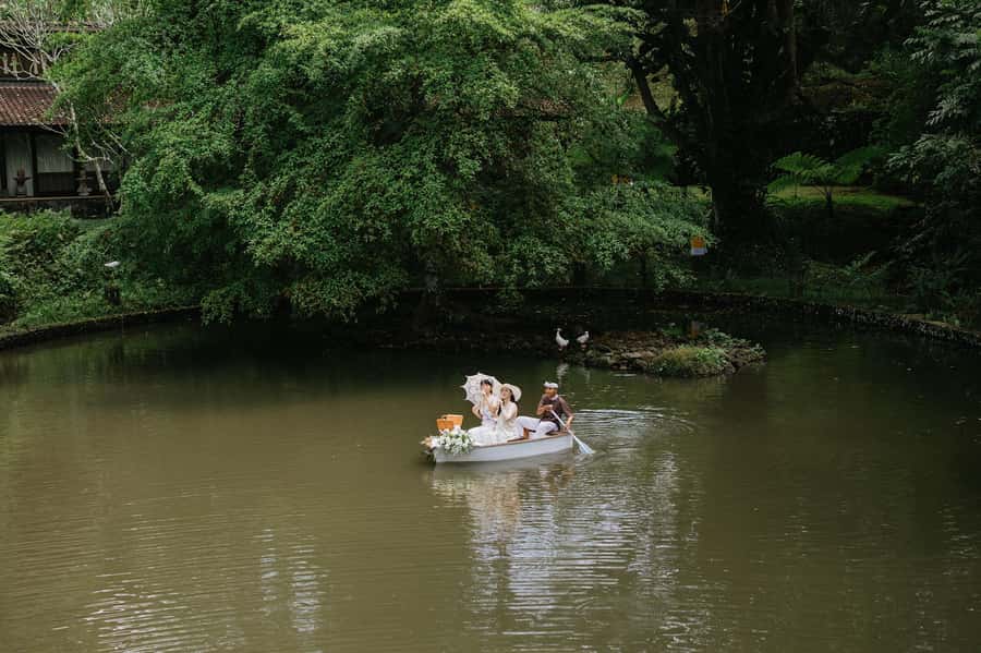 Ubud: Romantic Picnic on a Wooden Boat with Sparkling Wine - Why the wooden boat matters