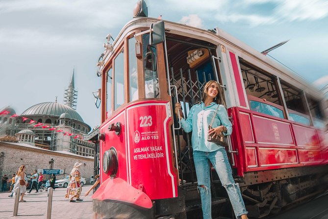 Unforgettable Moments in Istanbul: Photo Shoot for Couples - Ten finished images within 48 hours