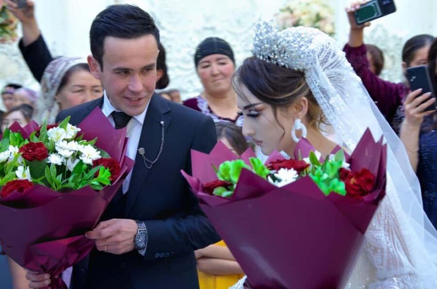 Uzbek wedding ceremony - Eating through a traditional Uzbek feast