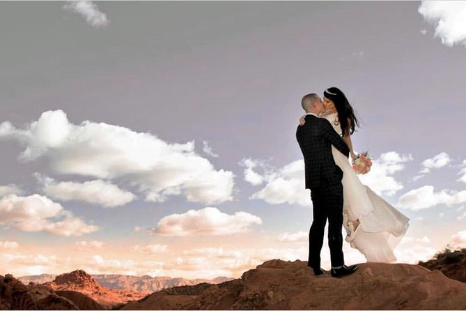 Valley of Fire Wedding by Private Limousine - Why Valley of Fire makes this wedding different