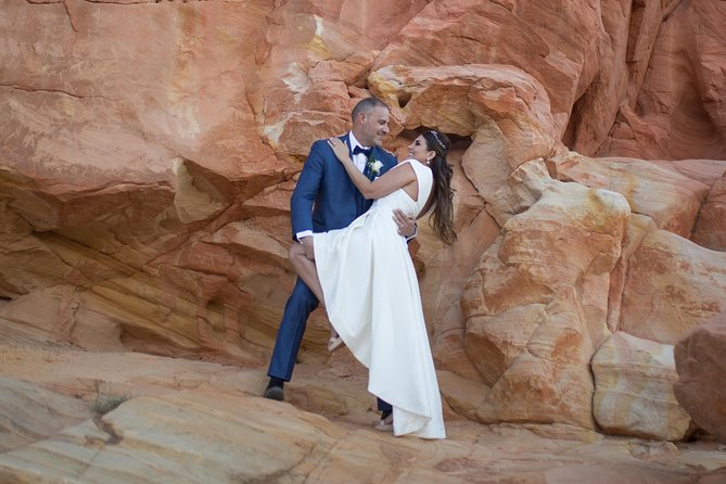 Valley of Fire Wedding by Private Limousine - The Valley of Fire ceremony